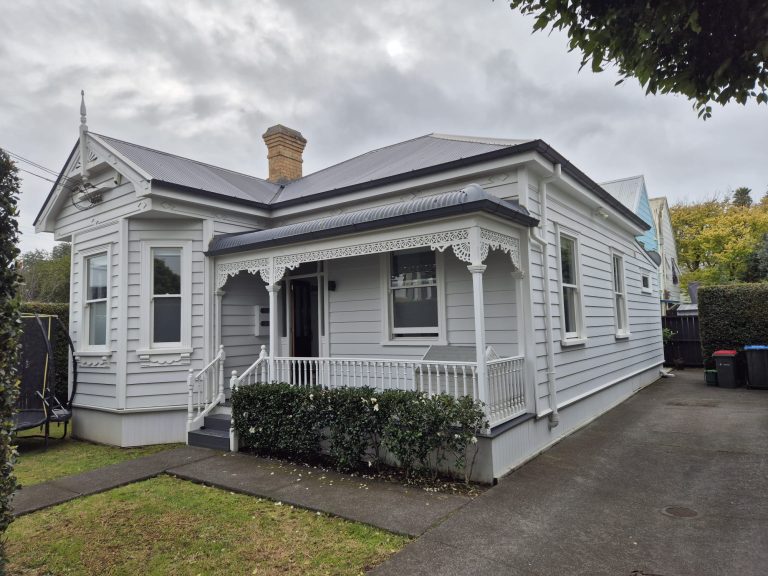 Best Paint Colours for Auckland’s Coastal Climate